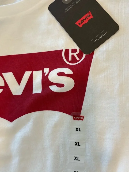 Levi’s White Logo Graphic Tee XL NWT Classic Red Batwing Cotton - Picture 5 of 9